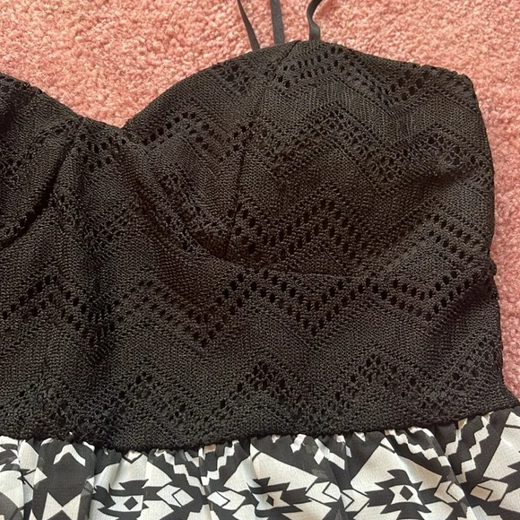 Black and White Flowy Lace Dress Size L - Picture 2 of 8